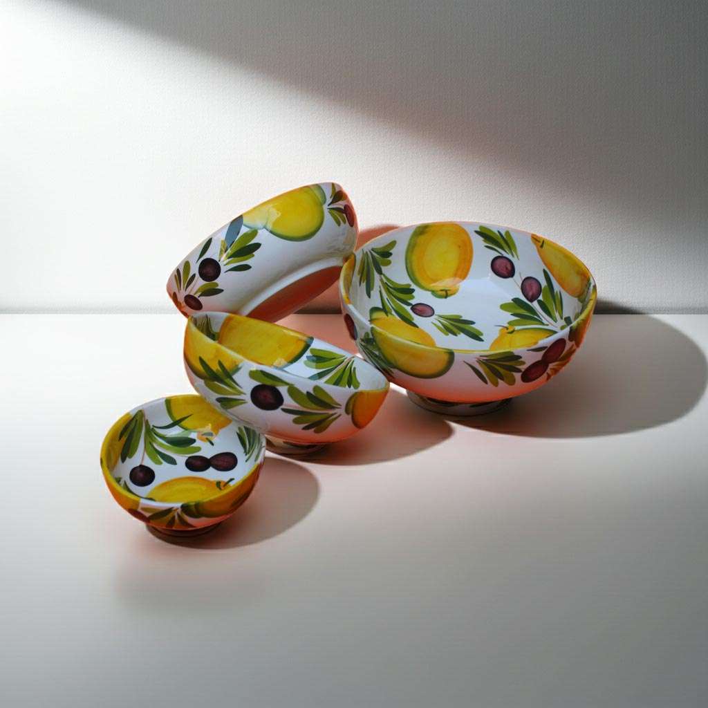 Ciotole in Ceramica in varie misure con Decoro Limone e Oliva su sfondo bianco